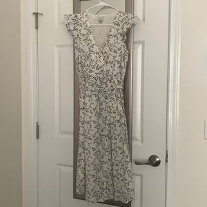 White with black design target midi dress- ties in the back